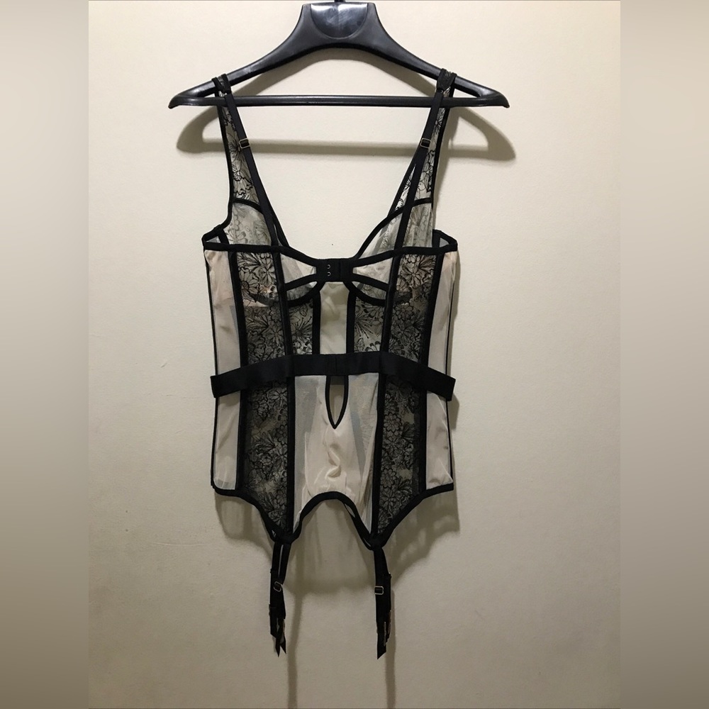 VS Victoria's Secret Lace Merrywidow Garter Corset top M/L - Picture 10 of 10
